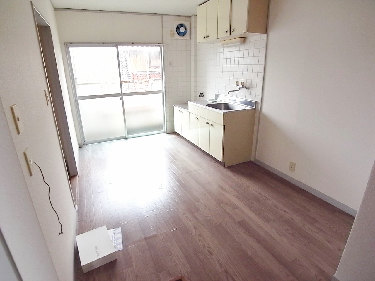 Kitchen. Cupboard firmly definitive large kitchen space! 