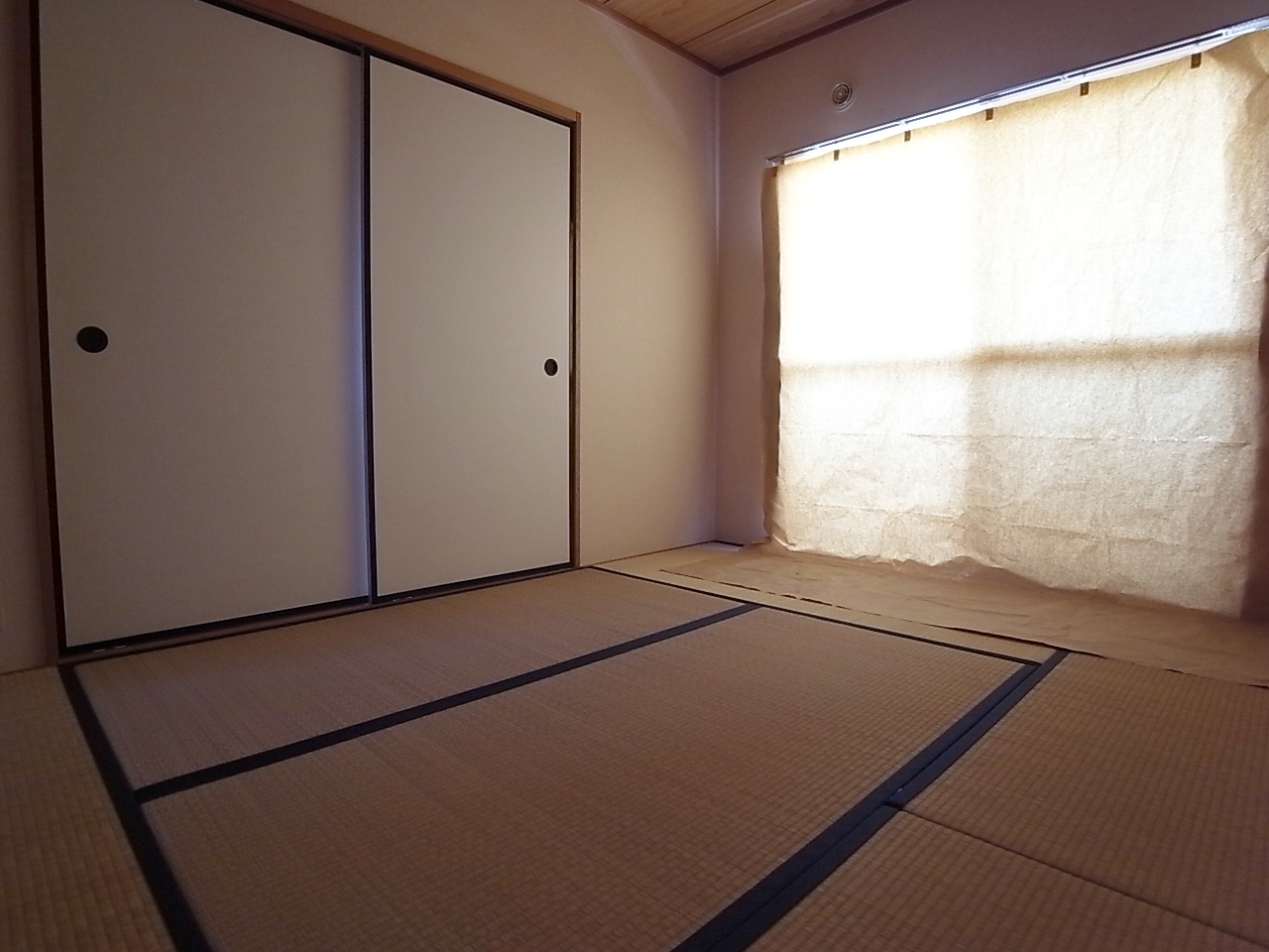Other room space. It will calm the Japanese-style room ^^