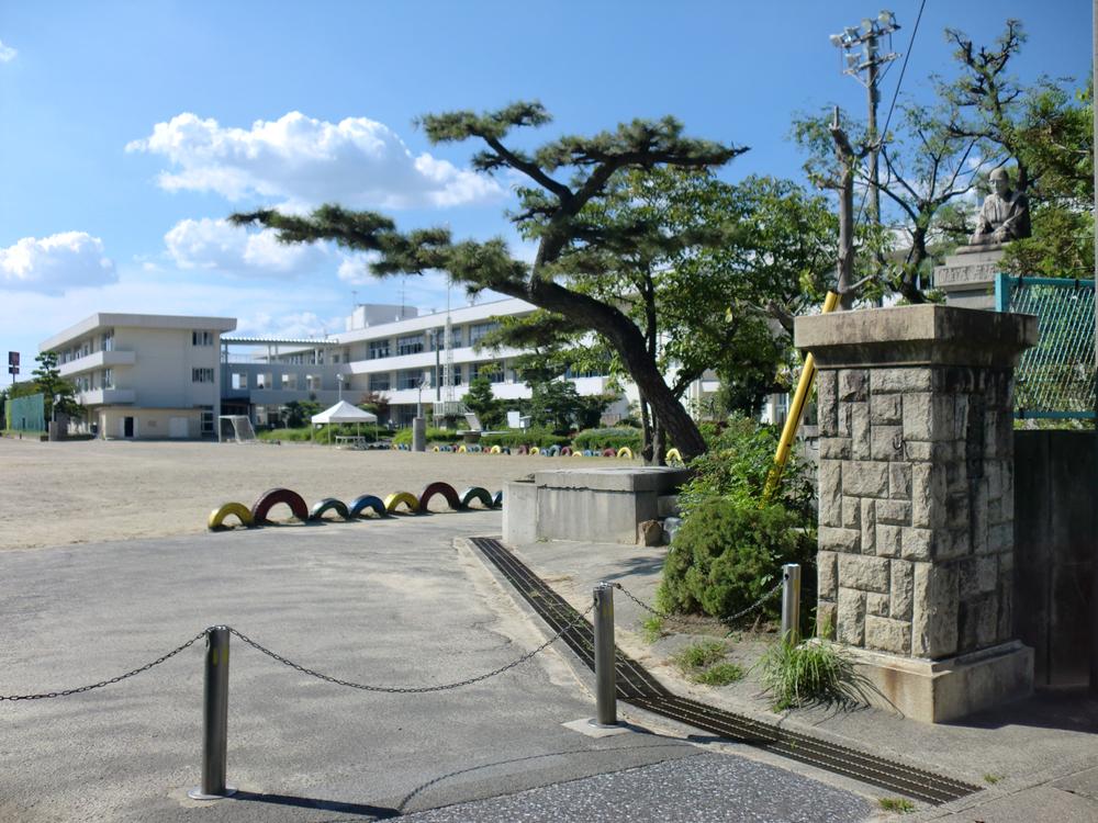 Primary school. Takegahana until elementary school 900m