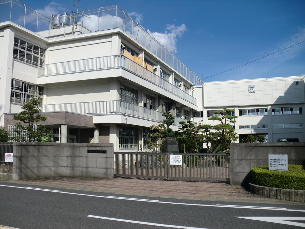 Junior high school. Takegahana 1850m until junior high school