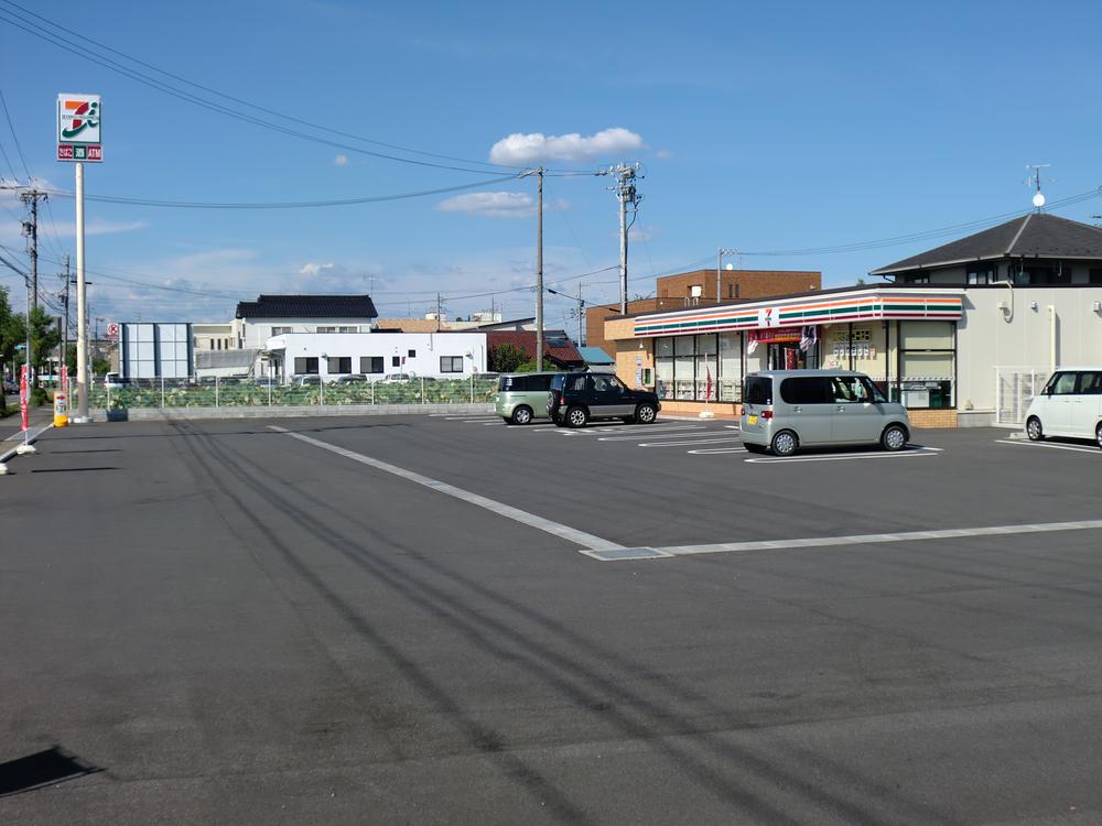 Convenience store. Until the Seven-Eleven 350m