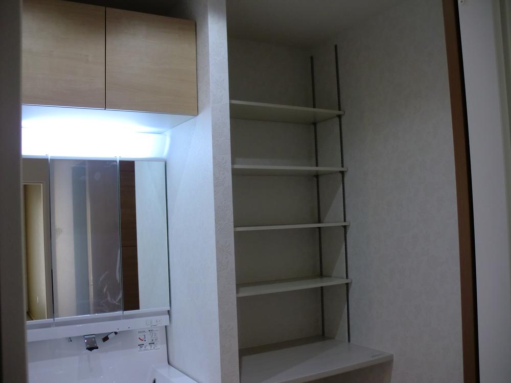 Wash basin, toilet. Building B (December 2013) Shooting