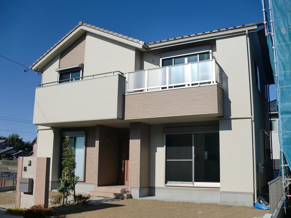 Local appearance photo. Building B (December 2013) Shooting