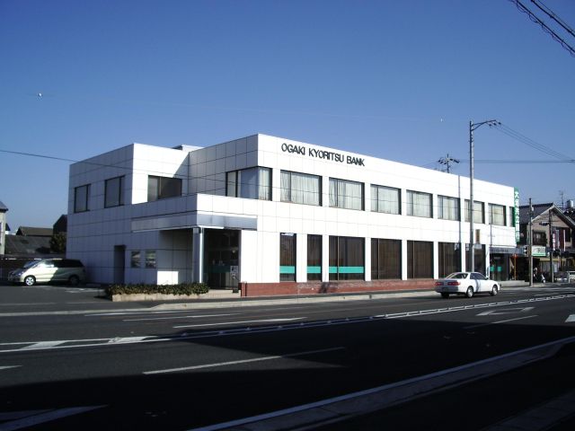 Bank. Ogaki Kyoritsu Bank until the (bank) 770m