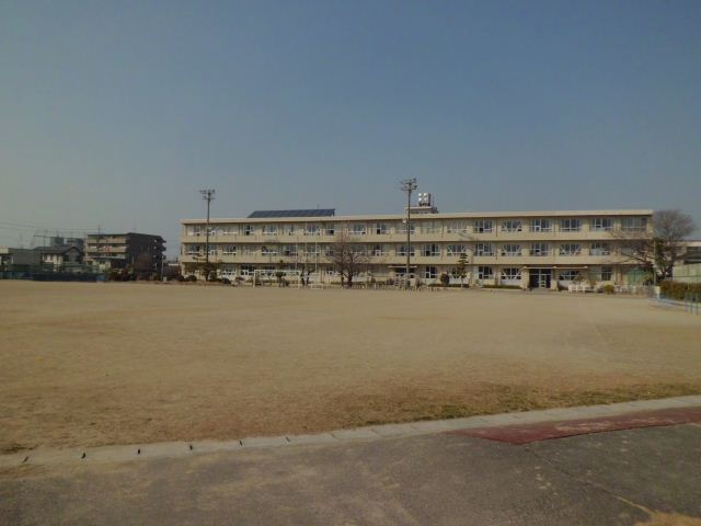 Primary school. Municipal 750m east to elementary school (elementary school)
