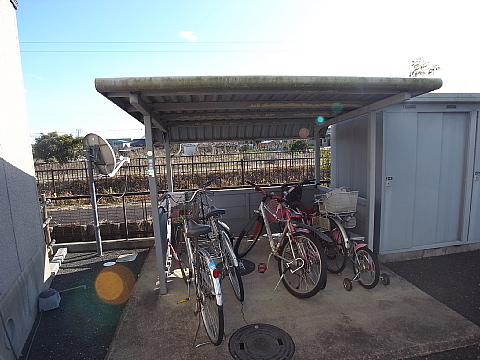 Parking lot. Bicycle parking is of course Tosai. 