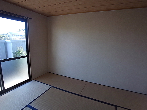 Other room space. Tatami can relax better ventilation. 
