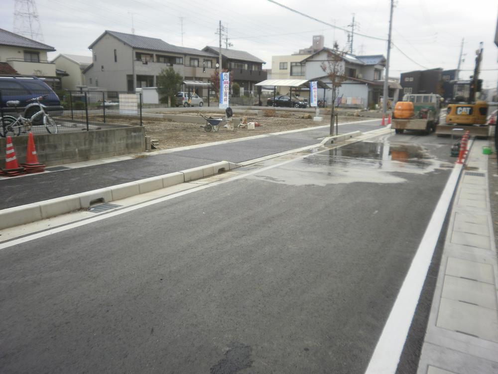 Local photos, including front road. Local (11 May 2013) Shooting