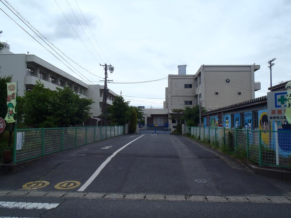 Primary school. 600m until ginan cho Tatsuhigashi Elementary School