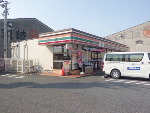 Convenience store. 410m to Seven-Eleven (convenience store)