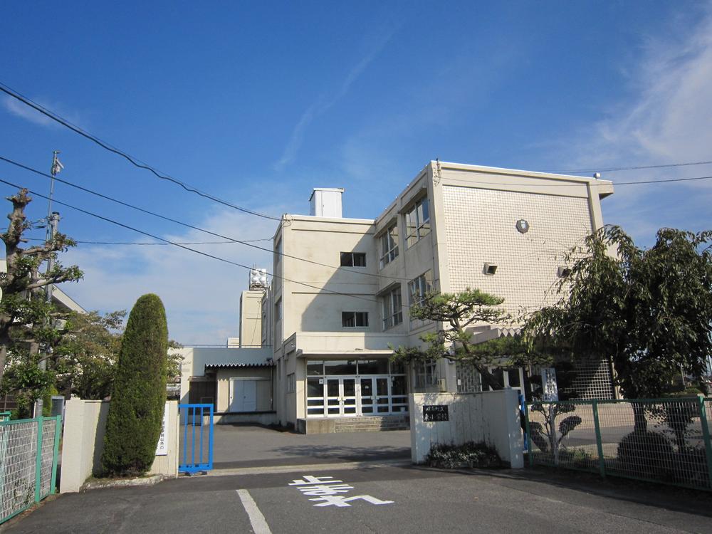 Primary school. 1418m until ginan cho Tatsuhigashi Elementary School