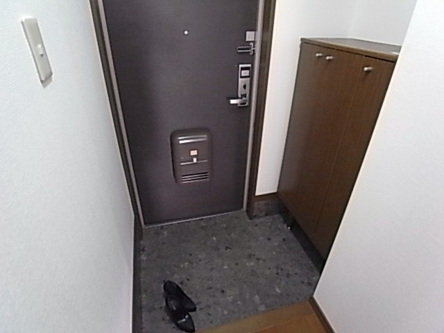 Entrance. Geta with boxes of large storage ☆ 