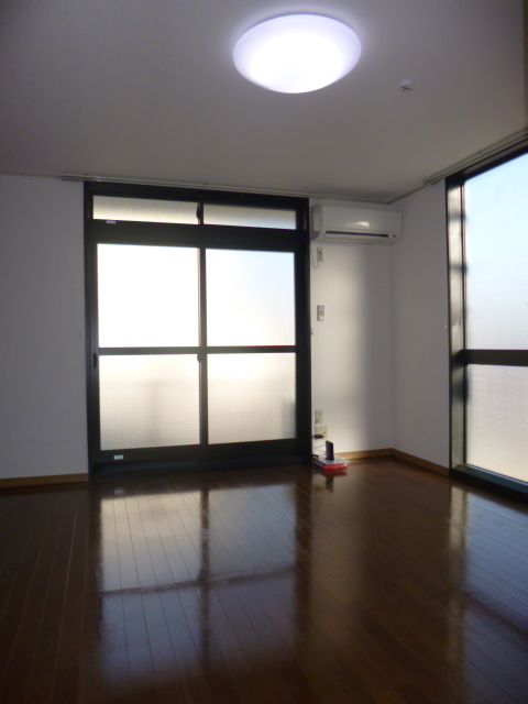 Living and room. We vacant 1 Kaikaku room