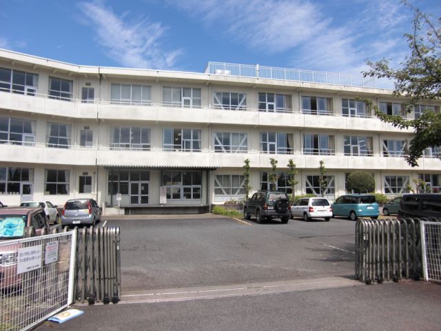 Primary school. Municipal Nishi Elementary School until the (elementary school) 620m