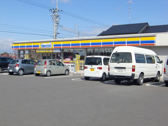 Convenience store. MINISTOP up (convenience store) 550m