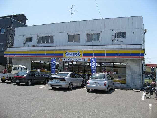 Convenience store. MINISTOP up (convenience store) 830m