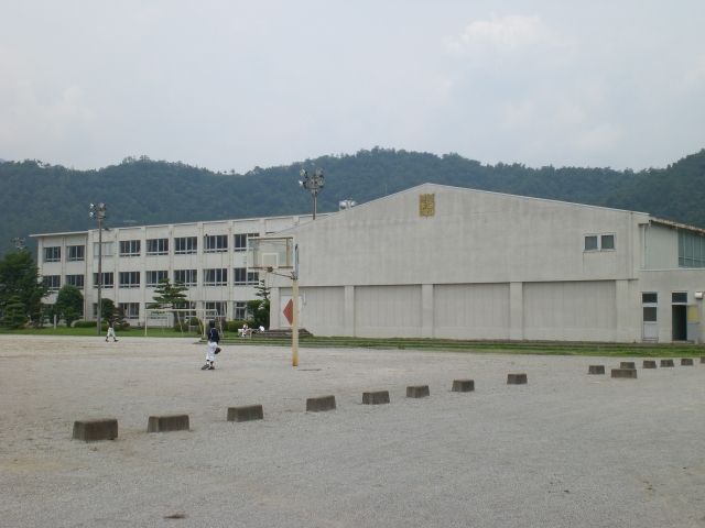 Junior high school. Municipal KitaKazu 250m up to junior high school (junior high school)