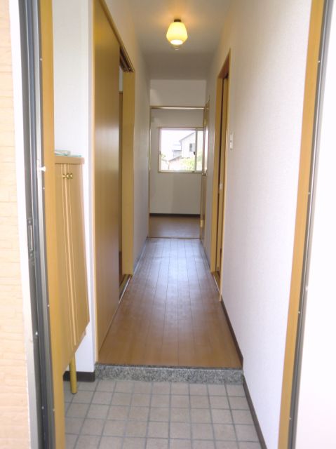 Entrance. Rooms are let image of a nice room with a hallway