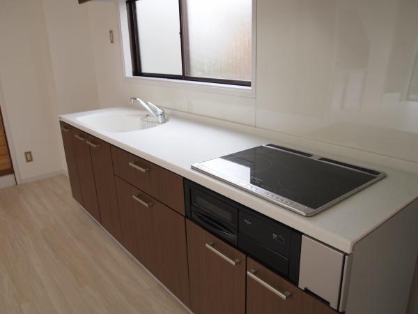 Kitchen. You can also cook without having to worry about dirt in the artificial marble top