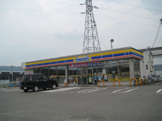 Convenience store. MINISTOP up (convenience store) 550m