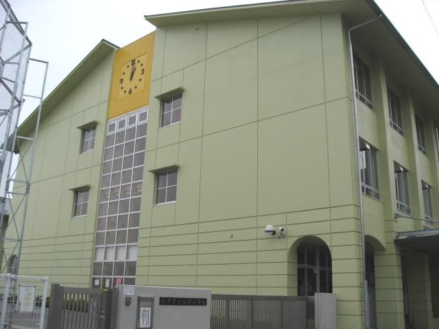 Primary school. Municipal Ishizu until the elementary school (elementary school) 1300m