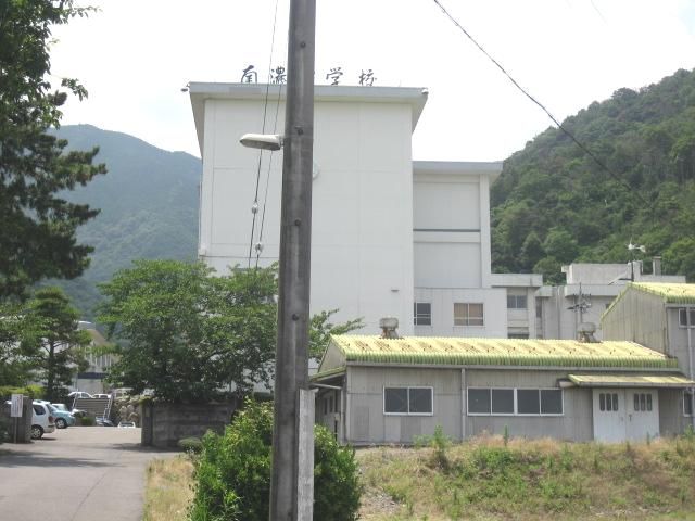 Junior high school. Municipal Nan'no until junior high school (junior high school) 970m