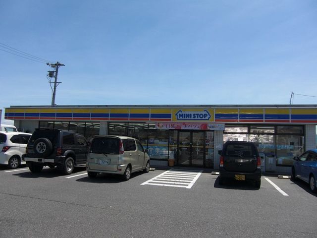 Convenience store. MINISTOP up (convenience store) 2300m