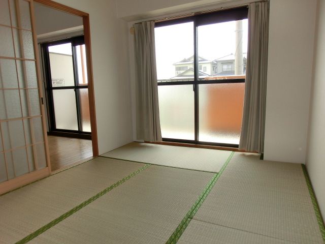 Living and room. 6-mat Japanese-style room. 