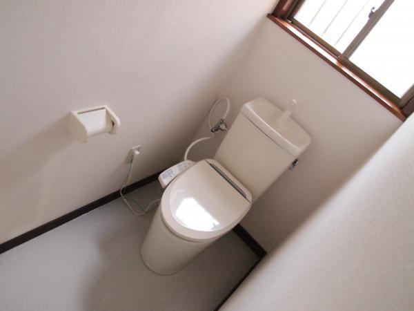 Toilet. It is with a refreshing bidet even in winter even in summer