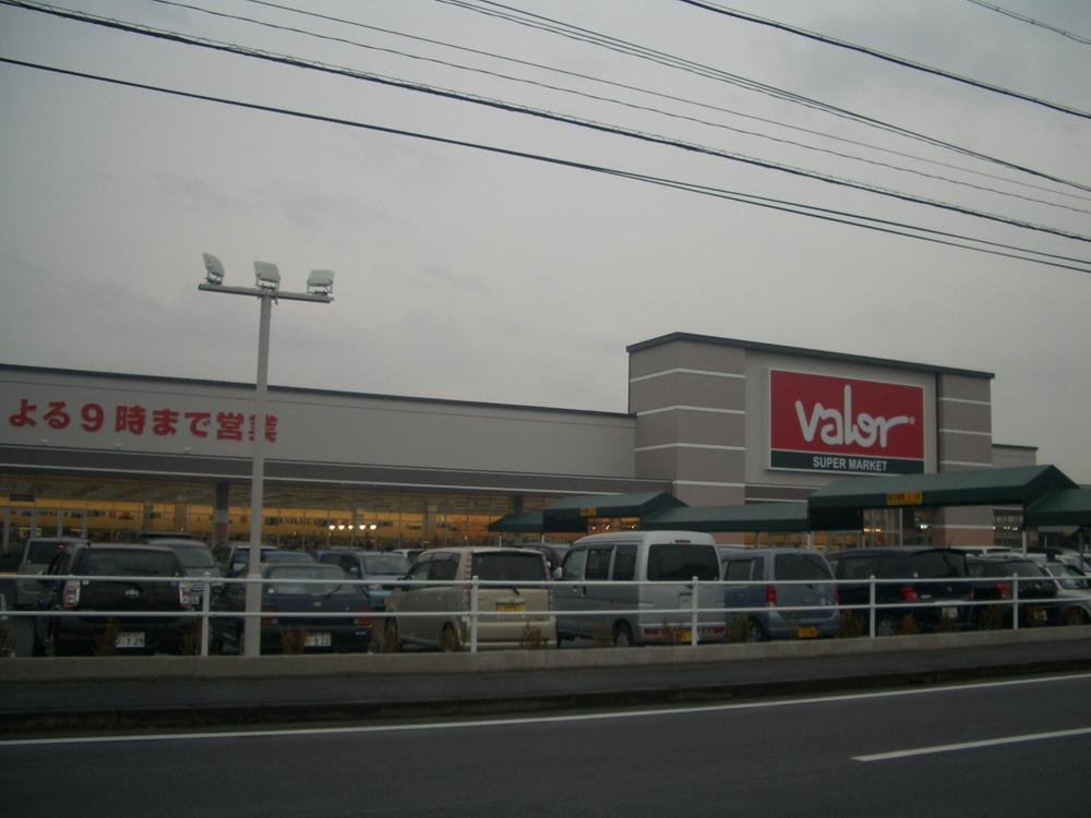Supermarket. Barrow Kakamigahara to the center 1100m