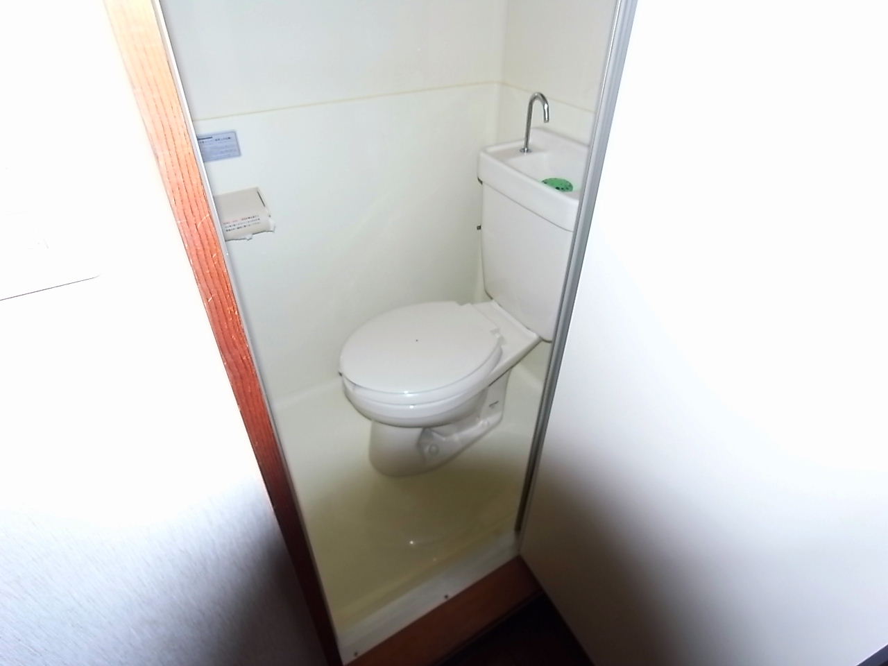 Toilet. Same property reference photograph