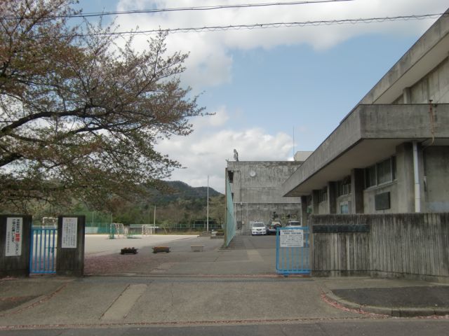 Junior high school. Municipal Ryokuyo until junior high school (junior high school) 2700m