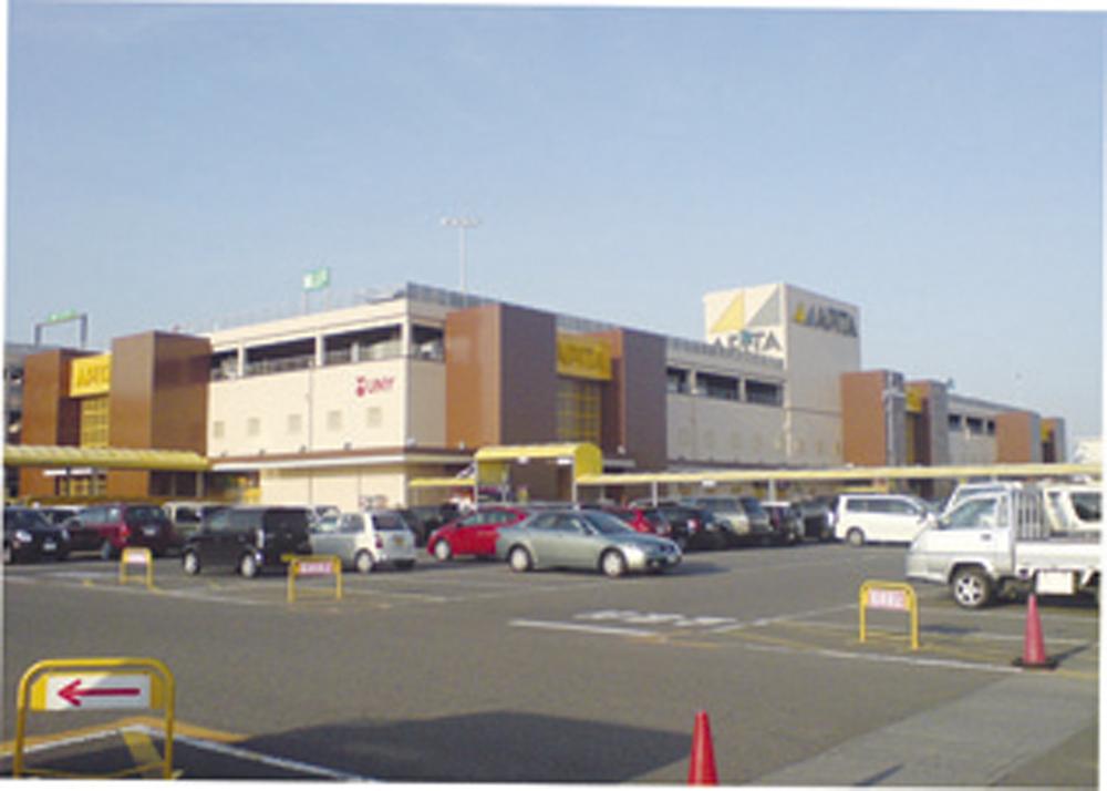 Shopping centre. Apita Kakamigahara shop A 15-minute walk