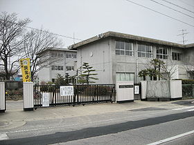 Primary school. Kakamigahara 1792m to stand center elementary school (elementary school)