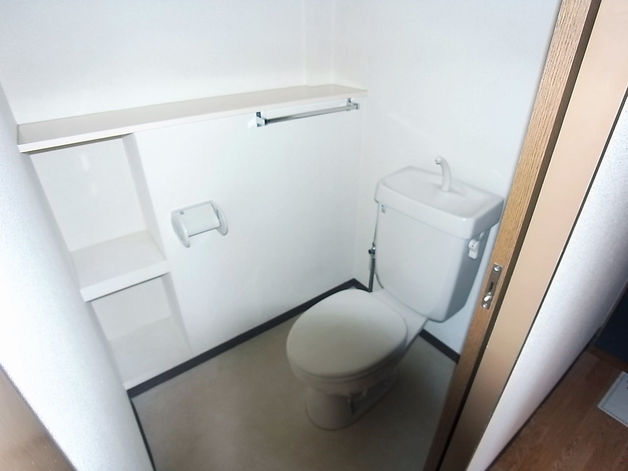 Toilet.  ※ Isomorphic type reference photograph