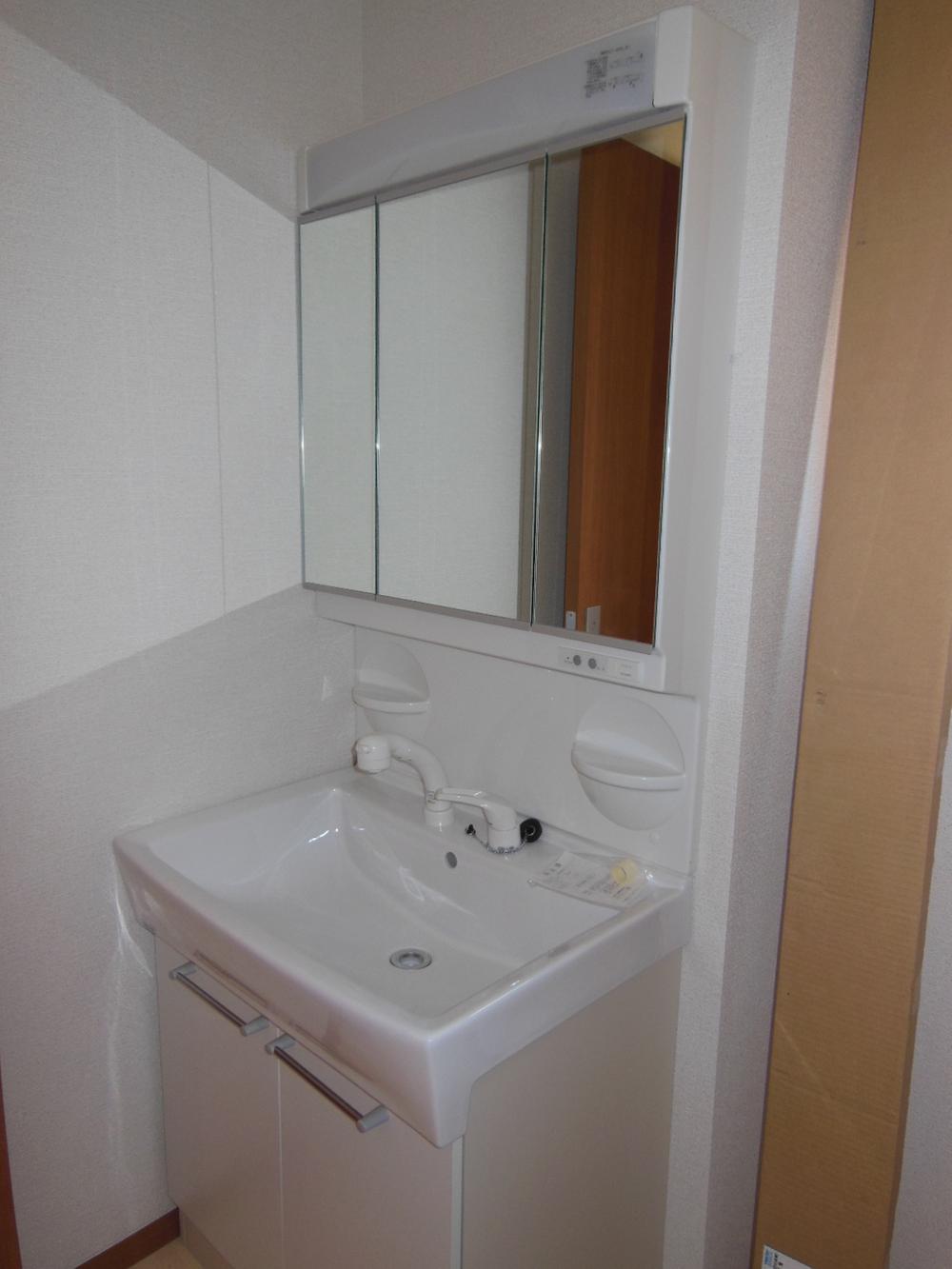 Other Equipment. Wash basin