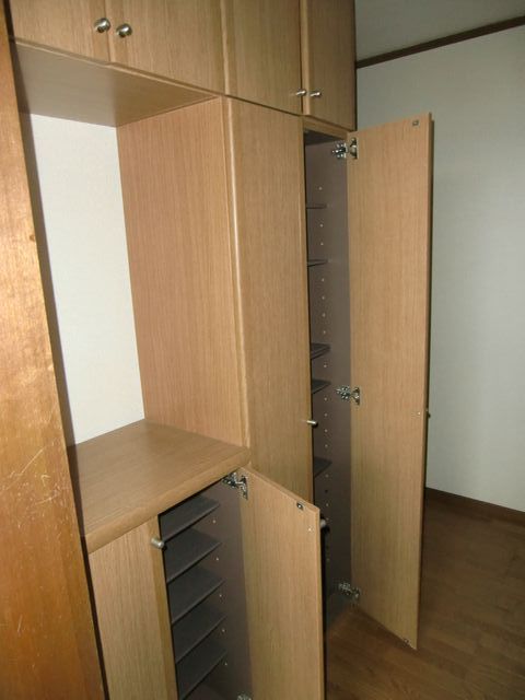 Other room space. It comes with a large cupboard