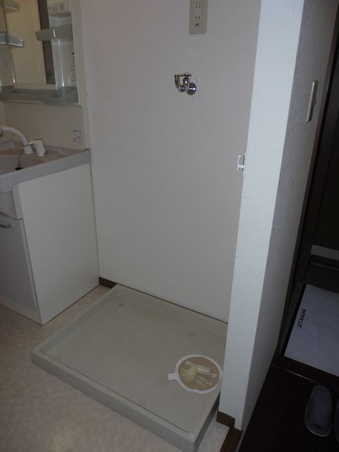 Other room space. Is Indoor Laundry Area