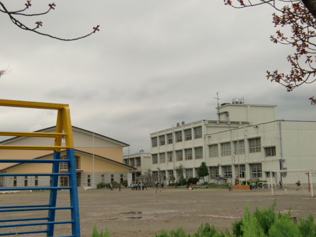 Primary school. 300m up to municipal Inewa Nishi Elementary School (elementary school)