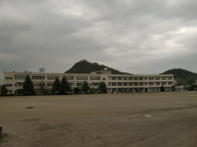 Junior high school. Municipal Inewa until junior high school (junior high school) 1600m