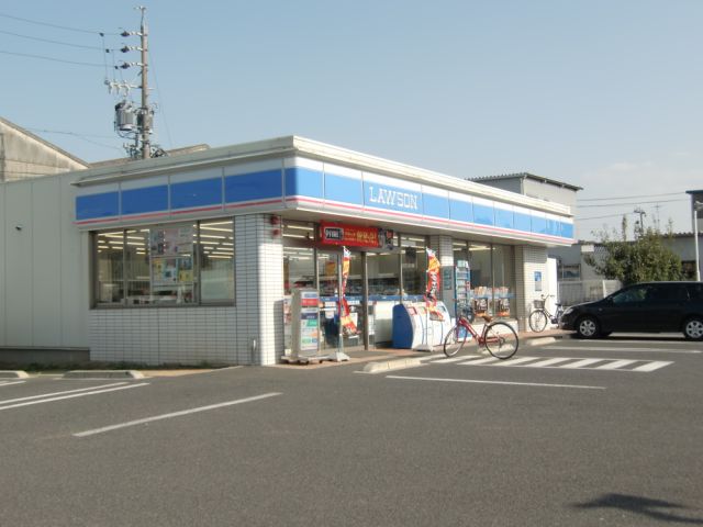 Convenience store. 2000m to Lawson (convenience store)