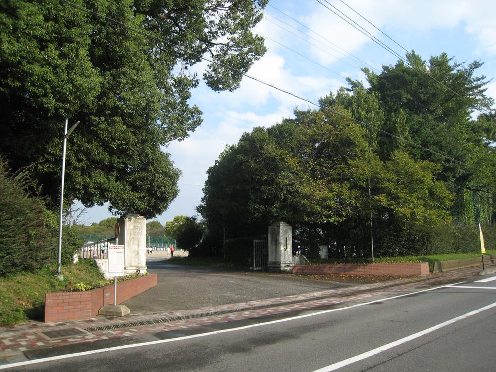Junior high school. Kakamigahara Municipal Naka until junior high school 1080m