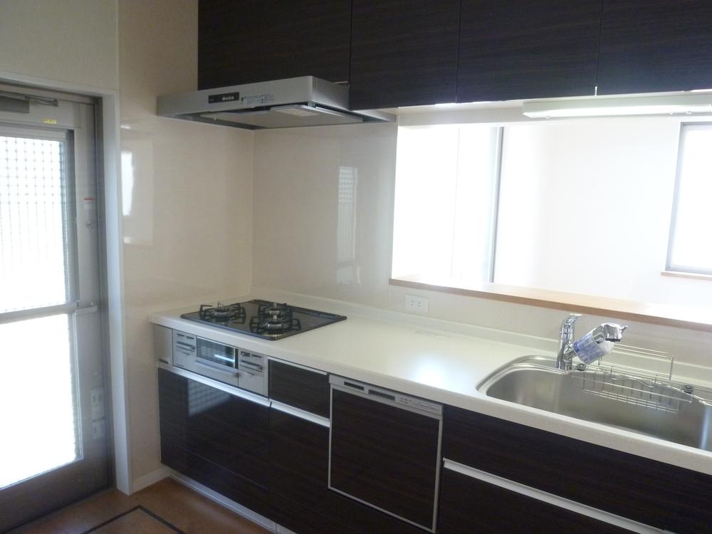 Kitchen. 5 Pledge of breadth of the kitchen. Since the dining and basin to the motion easy housework flow line is busy morning also safe.  (May 2013) Shooting