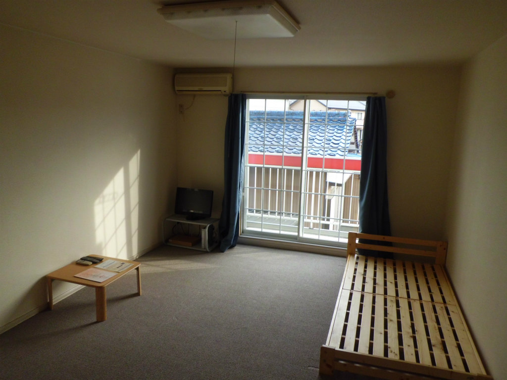 Living and room. Carpeted living room. 