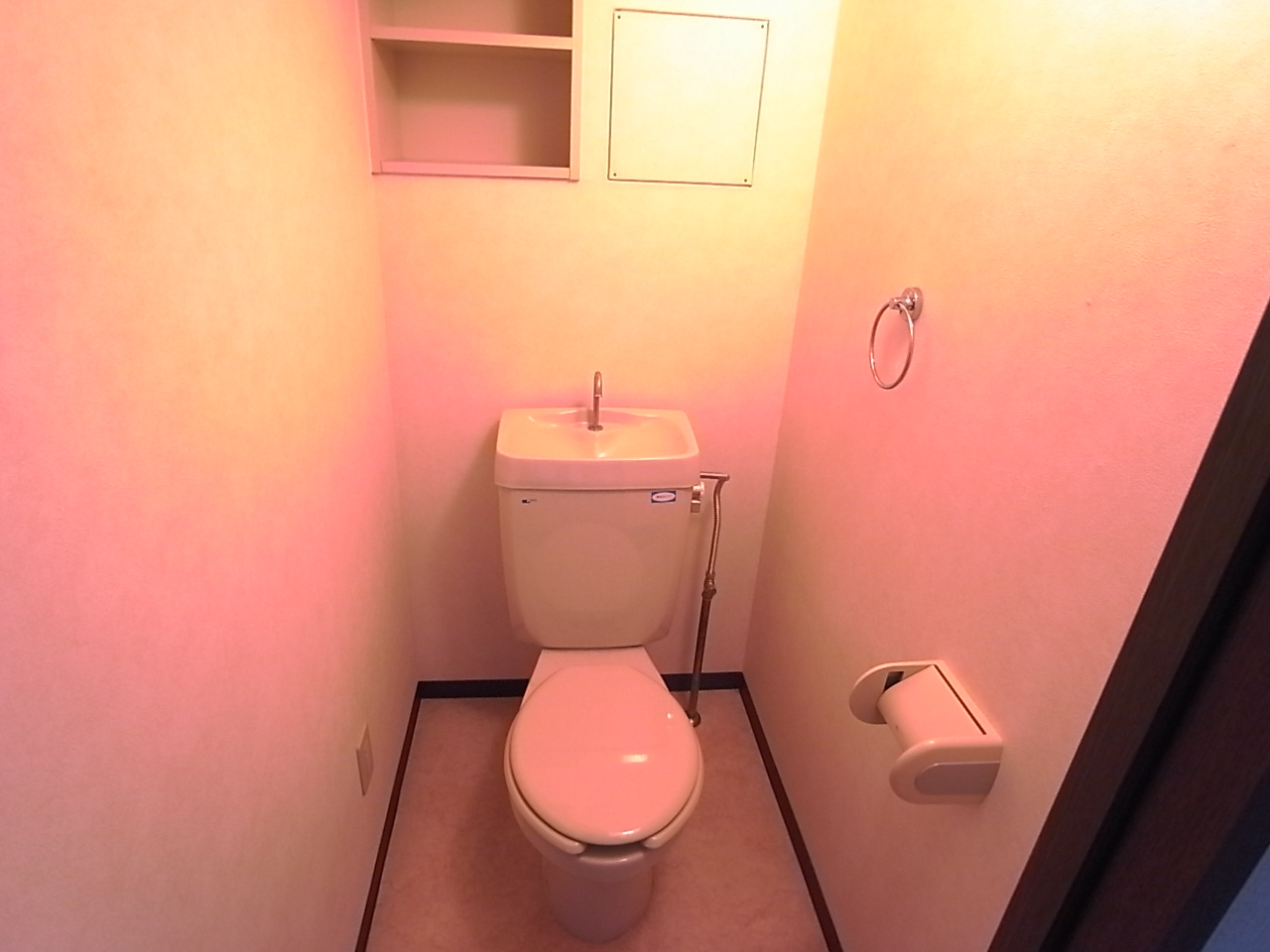 Toilet. Same property reference photograph