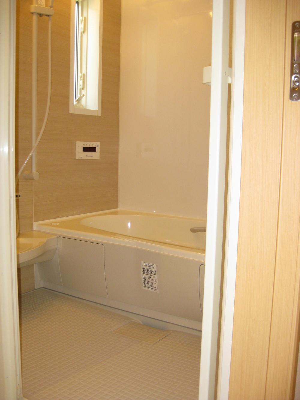 Bathroom.  [15-18] Indoor (11 May 2013) Shooting