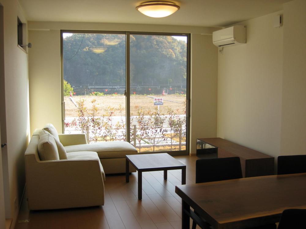 Living.  [15-18] Indoor (11 May 2013) Shooting