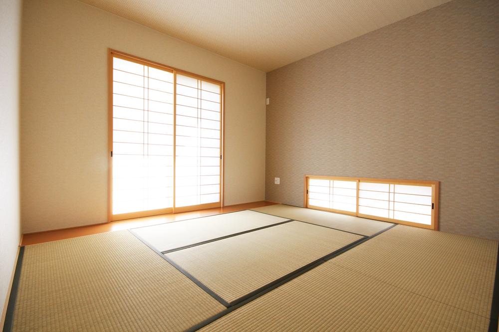 Other. 1F Japanese-style room is good per yang wider facing the south. You gentle sunlight enters through the shoji. 