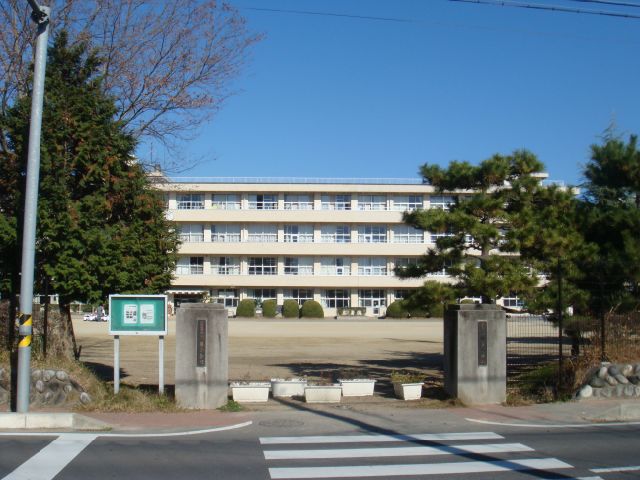 Primary school. 1200m until the Municipal Kawashima elementary school (elementary school)