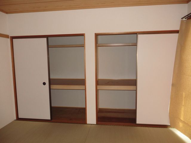Receipt. It is a closet in the Japanese-style room